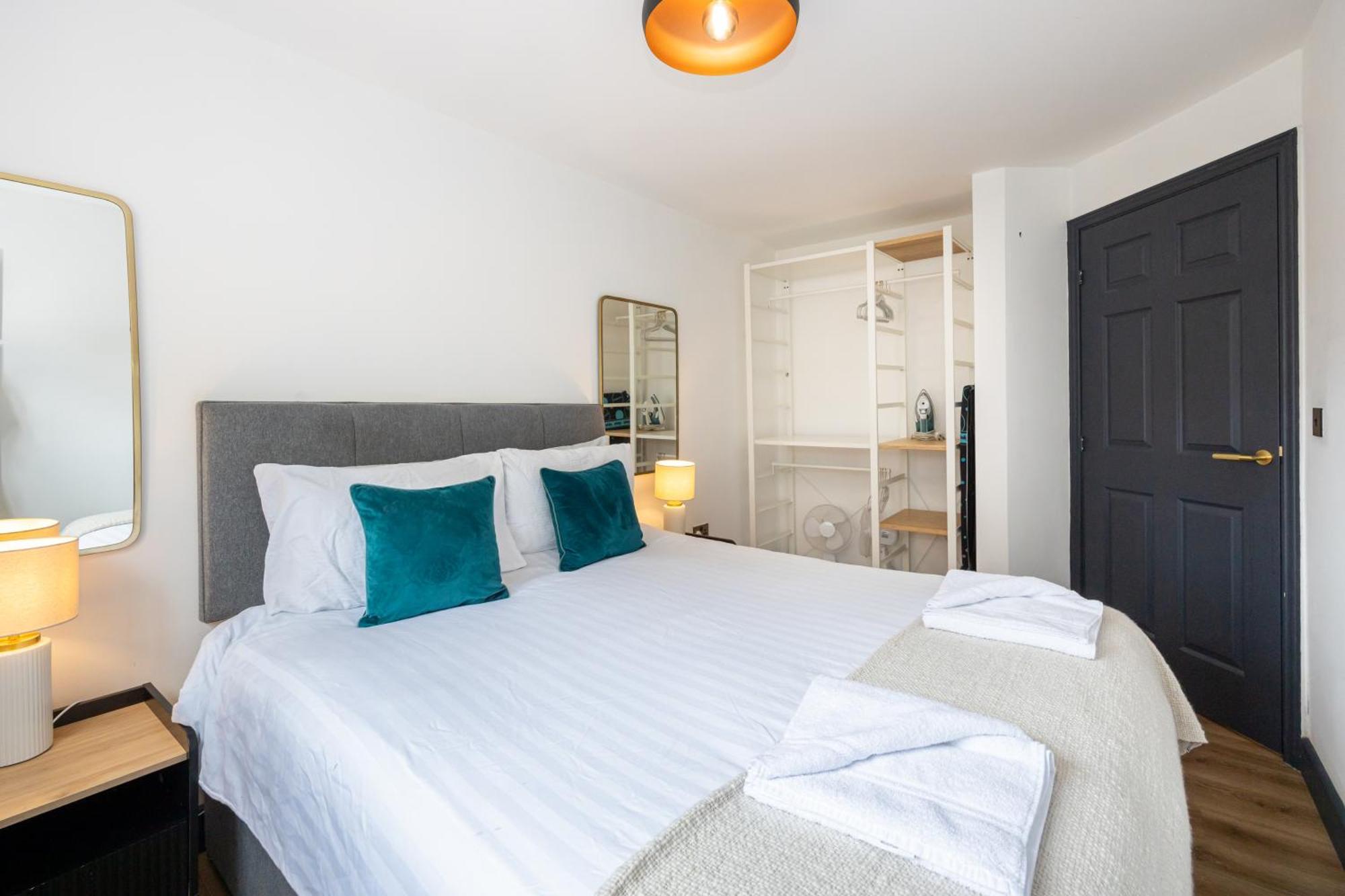 Apartment Luxurious Two-bed Stay: Mcr